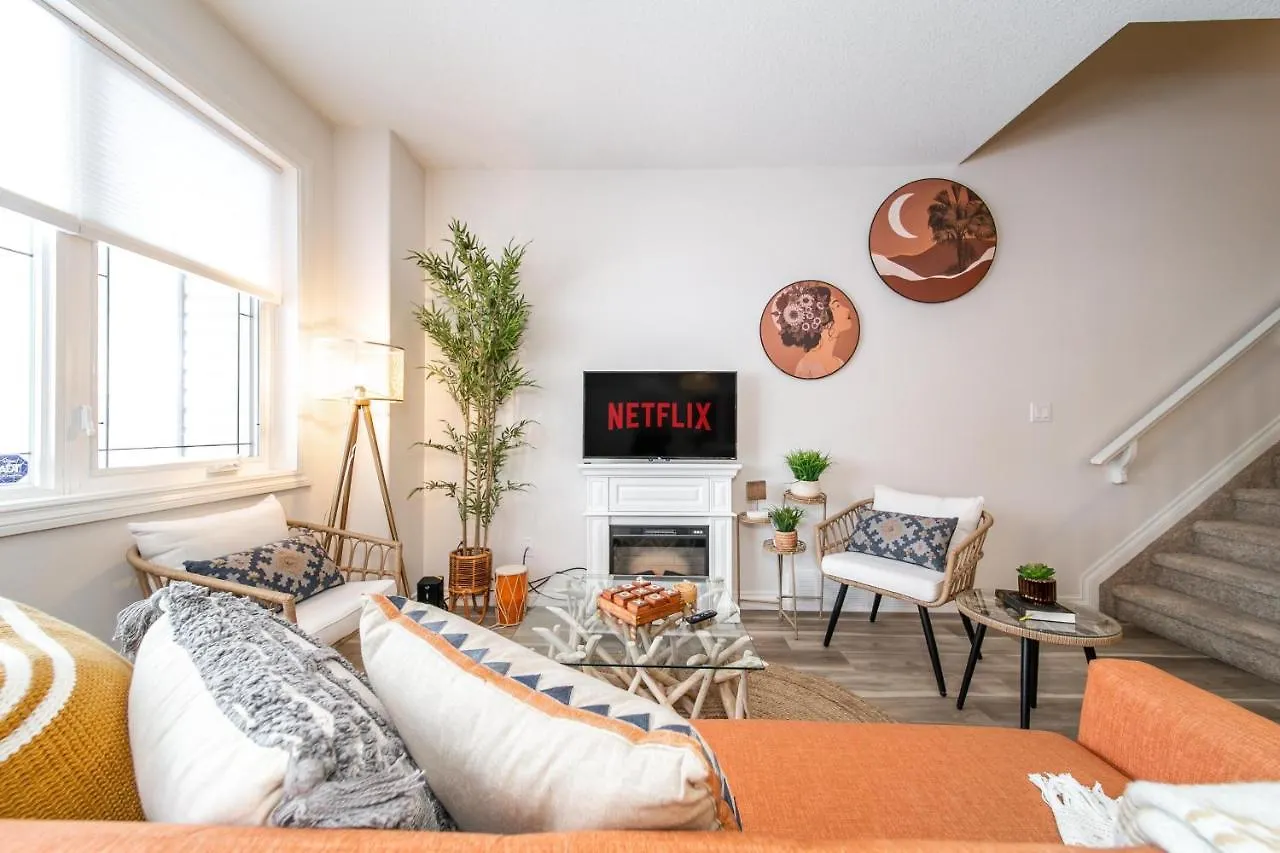 Bali Style Home - King Bed - Fireplace - Jacuzzi - Fast Wi-Fi - Free Netflix & Garage Parking location